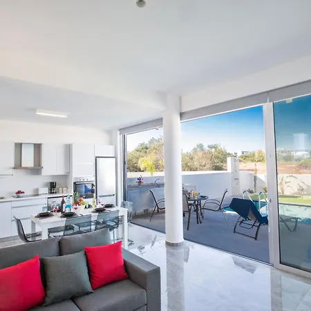 Olivine Mit Pool Und Einem Dachgarten Holiday home Protaras